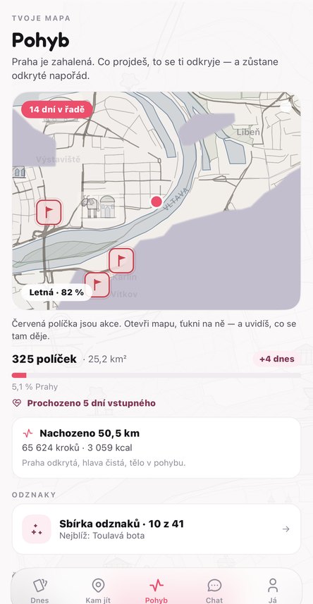 Obrazovka Pohyb — odkrytá mapa Prahy s mlhou, akcemi a prochozeným vstupným
